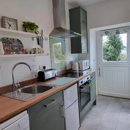 'seafield View' Coastal Views, Parking, Garden * Robin Hood's Bay